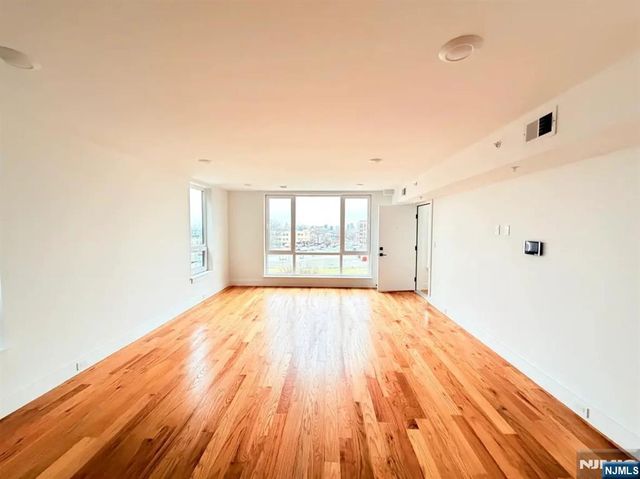 39 7th Street 2 - 3, Newark, NJ 07107
