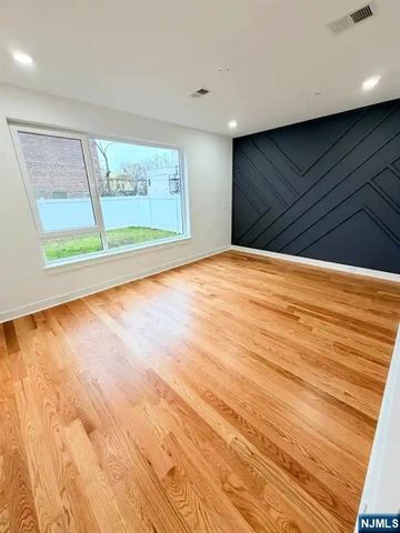 39 7th Street 2 - 3, Newark, NJ 07107