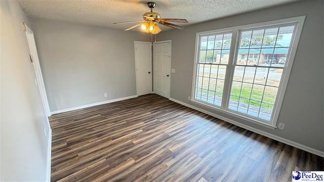 822 E Butler Ln, Florence, SC 29505