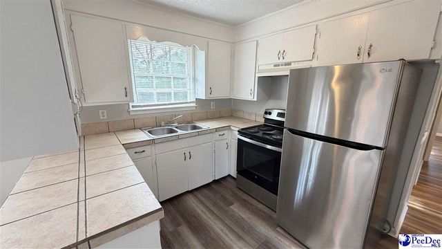 822 E Butler Ln, Florence, SC 29505