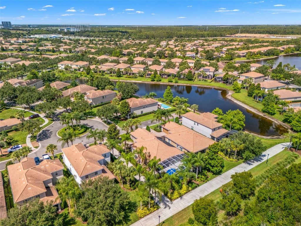 Image 45 of property listing at 11800 ZELKOVA LANE, Orlando, FL 32827
