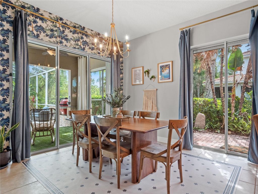Image 9 of property listing at 11800 ZELKOVA LANE, Orlando, FL 32827