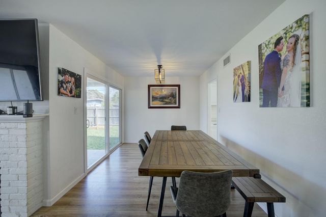 2660 Aramon Dr, Rancho Cordova, CA 95670