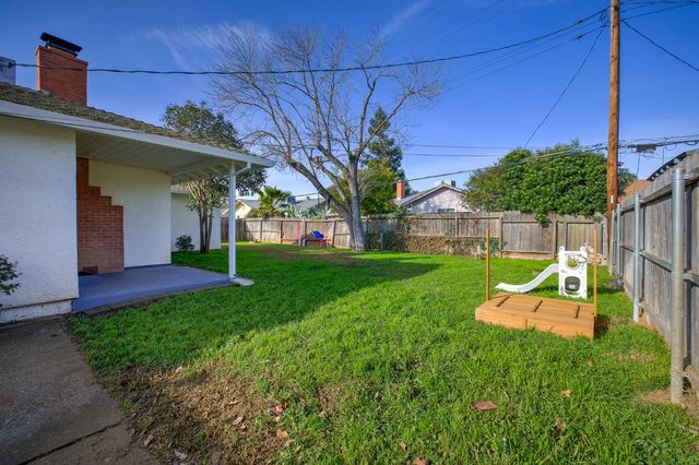 2660 Aramon Dr, Rancho Cordova, CA 95670