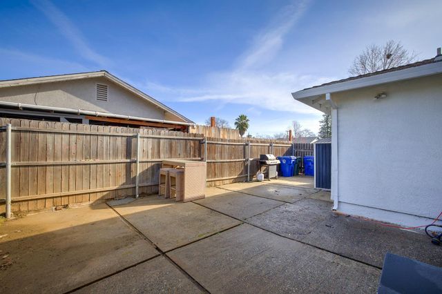 2660 Aramon Dr, Rancho Cordova, CA 95670