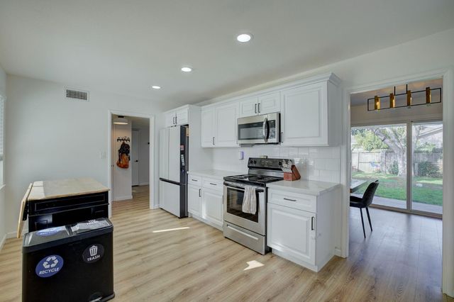 2660 Aramon Dr, Rancho Cordova, CA 95670