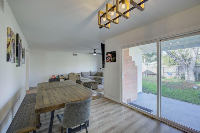 2660 Aramon Dr, Rancho Cordova, CA 95670