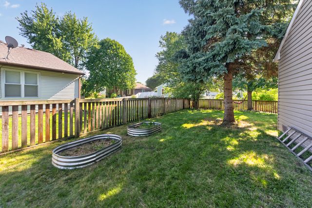 326 Danbury Drive, Naperville, IL 60565