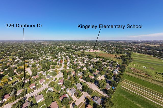 326 Danbury Drive, Naperville, IL 60565