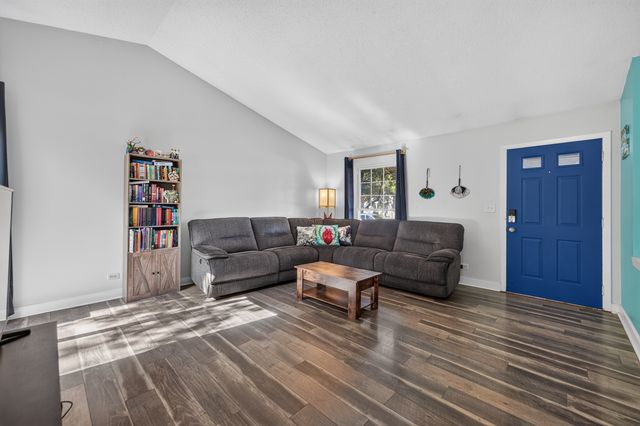 326 Danbury Drive, Naperville, IL 60565