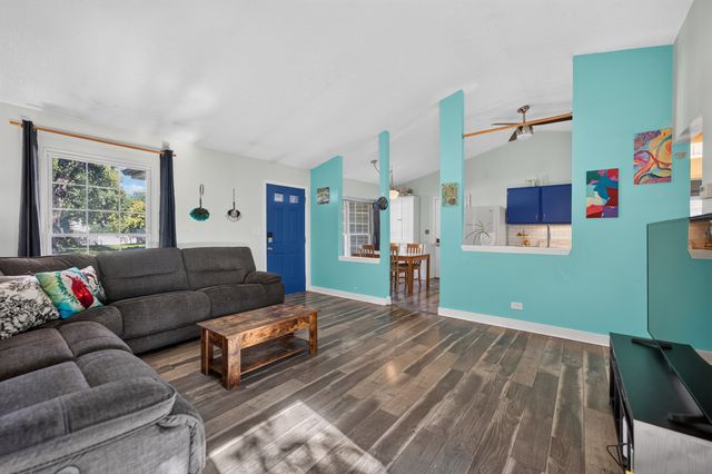 326 Danbury Drive, Naperville, IL 60565