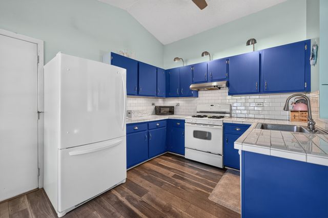 326 Danbury Drive, Naperville, IL 60565