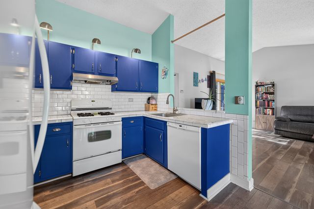 326 Danbury Drive, Naperville, IL 60565