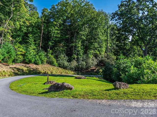 52 Lemongrass Trail, Hendersonville, NC 28791