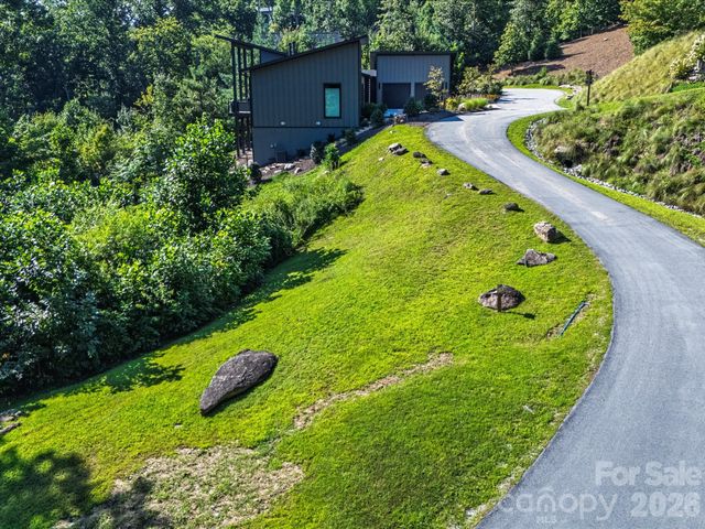 52 Lemongrass Trail, Hendersonville, NC 28791