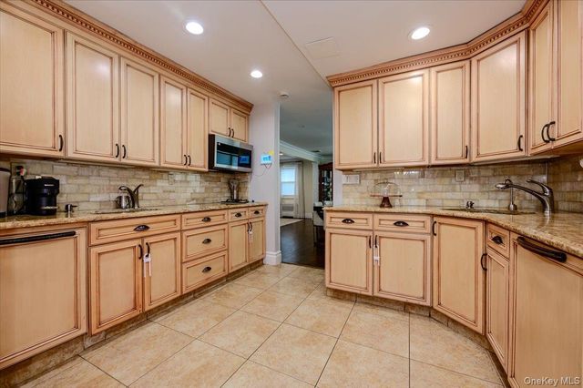 634 Jarvis Avenue, Far Rockaway, NY 11691
