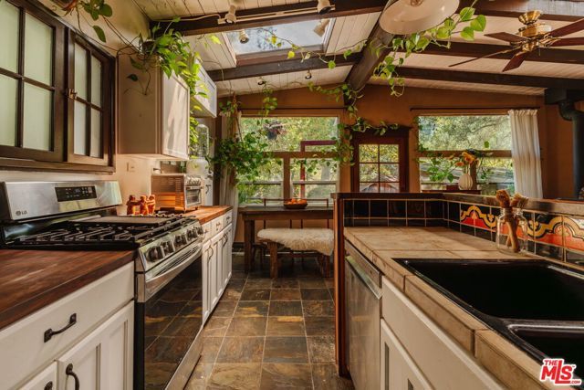 21513 Highvale Trail, Topanga (los Angeles), CA 90290
