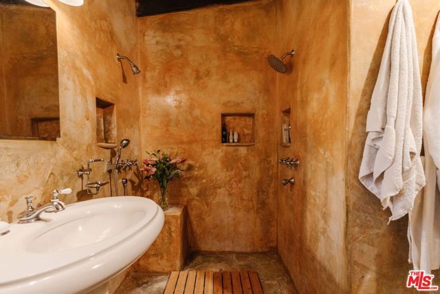 21513 Highvale Trail, Topanga (los Angeles), CA 90290