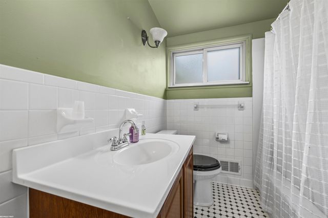 21301 Briarcliff Street, St Clair Shores, MI 48082