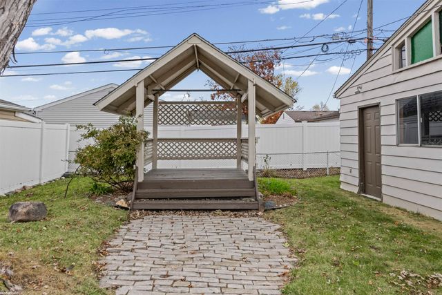 21301 Briarcliff Street, St Clair Shores, MI 48082