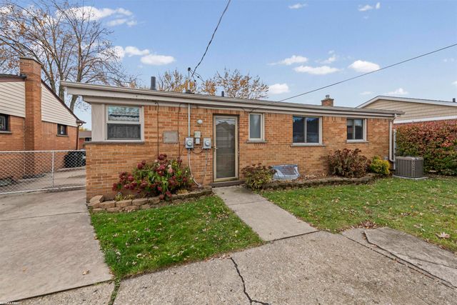 21301 Briarcliff Street, St Clair Shores, MI 48082