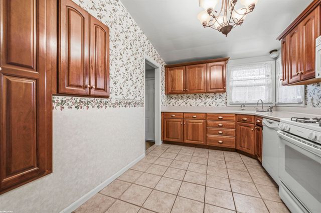 21301 Briarcliff Street, St Clair Shores, MI 48082