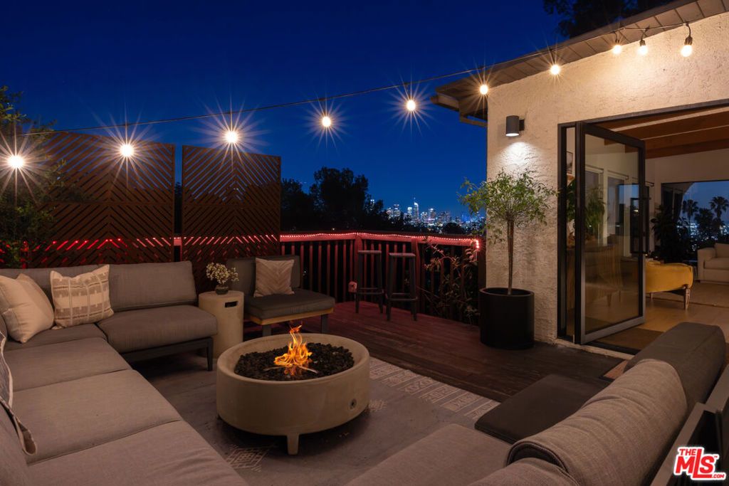 Image 18 of property listing at 1818 Micheltorena Street, Los Angeles, CA 90026