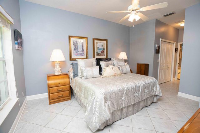 665 NE Bent Paddle Lane, Port St Lucie, FL 34983
