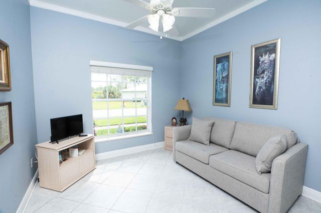 665 NE Bent Paddle Lane, Port St Lucie, FL 34983