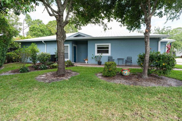 665 NE Bent Paddle Lane, Port St Lucie, FL 34983