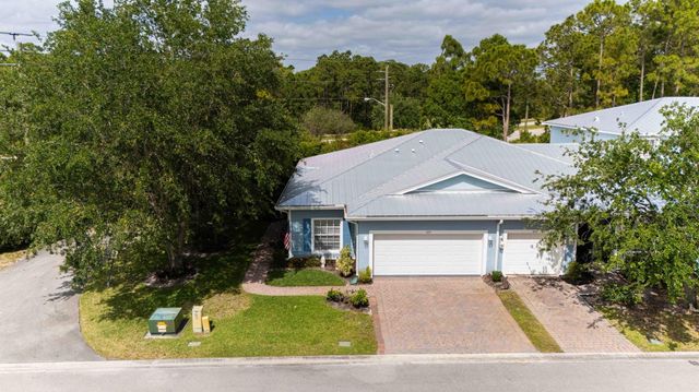 665 NE Bent Paddle Lane, Port St Lucie, FL 34983