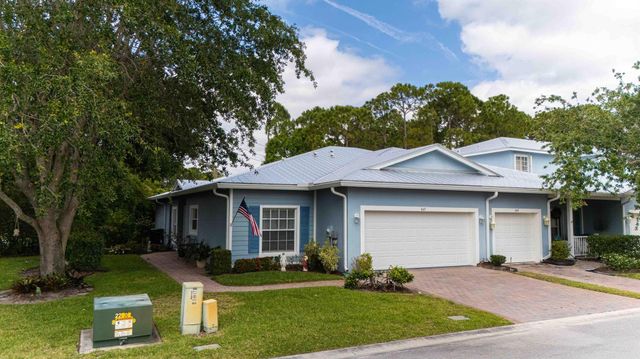 665 NE Bent Paddle Lane, Port St Lucie, FL 34983