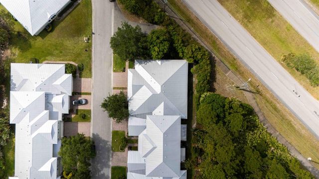 665 NE Bent Paddle Lane, Port St Lucie, FL 34983
