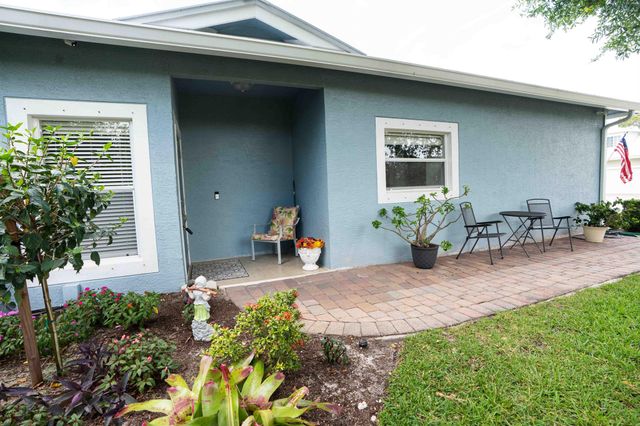 665 NE Bent Paddle Lane, Port St Lucie, FL 34983