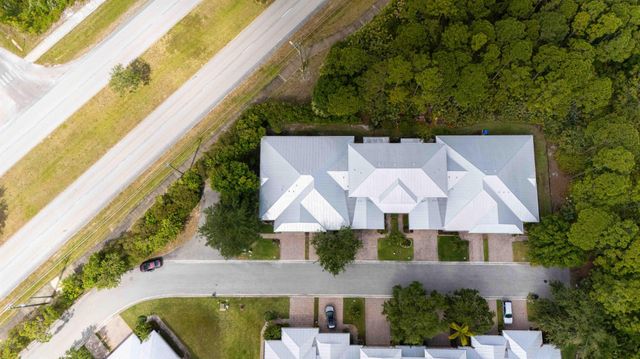 665 NE Bent Paddle Lane, Port St Lucie, FL 34983