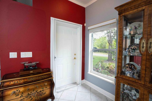 665 NE Bent Paddle Lane, Port St Lucie, FL 34983