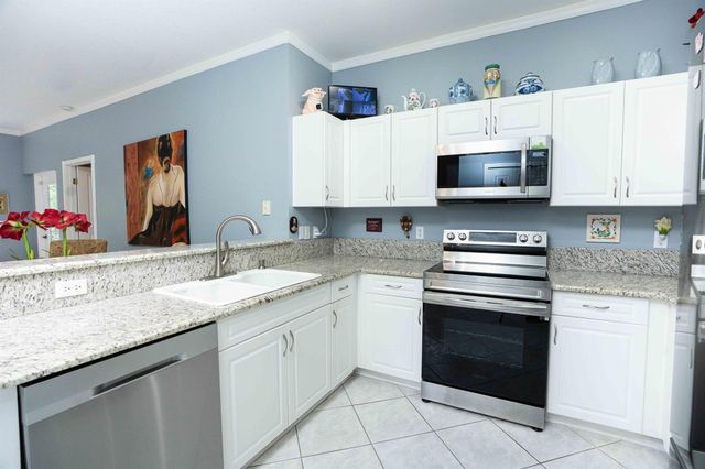 665 NE Bent Paddle Lane, Port St Lucie, FL 34983