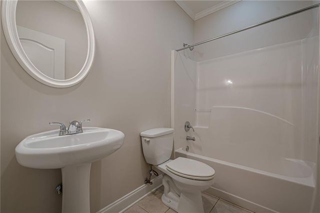 1949 Sterling Oaks NE Circle 13, Atlanta, GA 30319