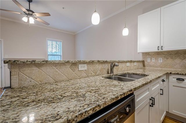 1949 Sterling Oaks NE Circle 13, Atlanta, GA 30319