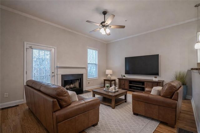 1949 Sterling Oaks NE Circle 13, Atlanta, GA 30319