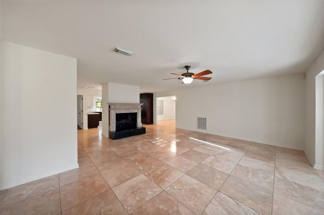 83 County Road 3189c, Cleveland, TX 77327