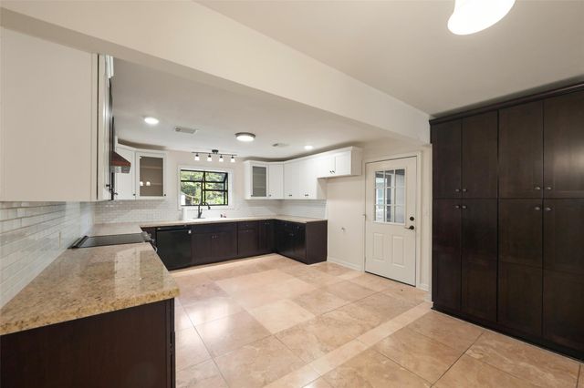 83 County Road 3189c, Cleveland, TX 77327