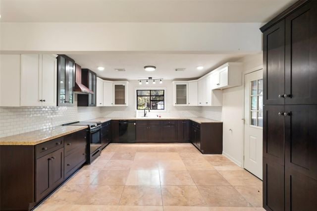 83 County Road 3189c, Cleveland, TX 77327
