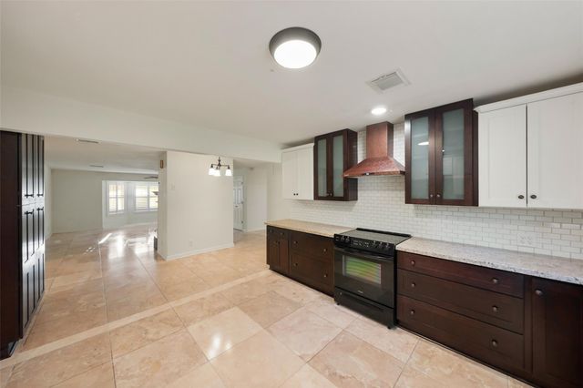 83 County Road 3189c, Cleveland, TX 77327