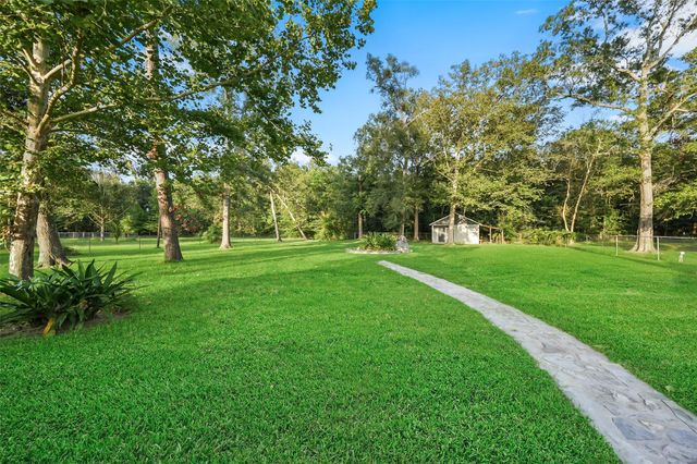 83 County Road 3189c, Cleveland, TX 77327