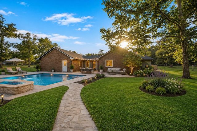 83 County Road 3189c, Cleveland, TX 77327