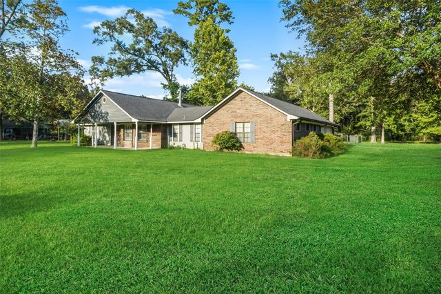 83 County Road 3189c, Cleveland, TX 77327