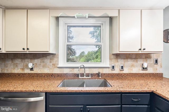 1403 BEVERLY HILLS RD, Coopersburg, PA 18036