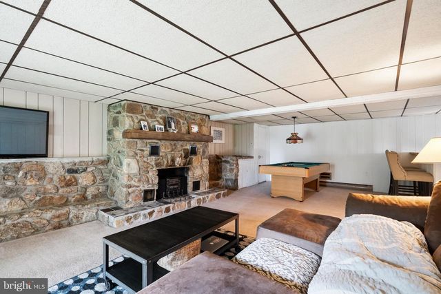 1403 BEVERLY HILLS RD, Coopersburg, PA 18036