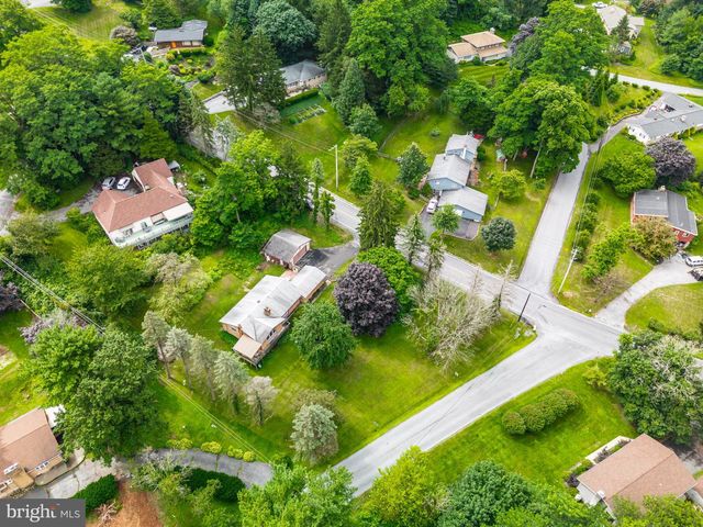 1403 BEVERLY HILLS RD, Coopersburg, PA 18036
